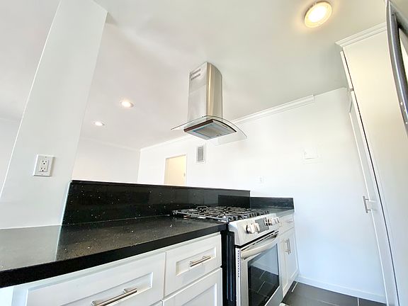 5th image of 4901 Laurel Canyon Blvd APT 15