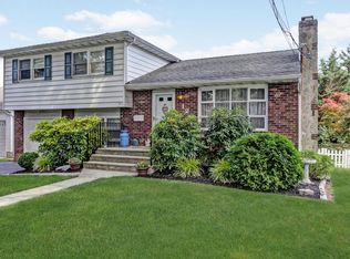 12 Wigwam Path, Manasquan, NJ 08736