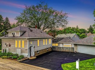 412 Davis Ct, Woodstock, IL 60098