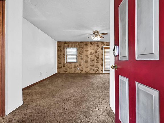 4th image of 3720 Emmons Ave