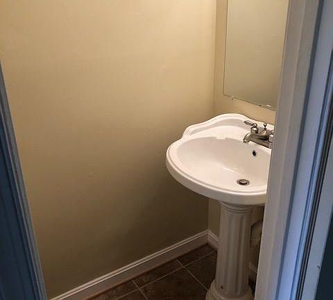 5th image of 2097 Tanglewood Dr
