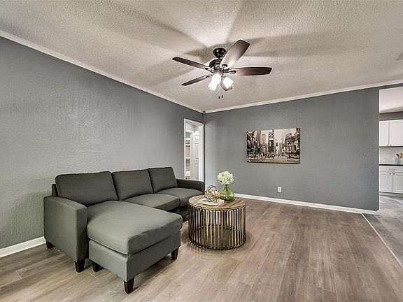 4th image of 1810 Fernwood Ave
