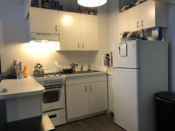 4th image of 33 Gold St APT 520