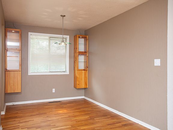 5th image of 9825 Forest Ave SW