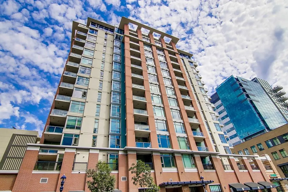 2 bed, 1018 sqft, $5,600 — Photo 2
