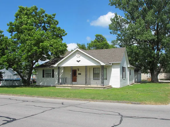 715 S Hall St, Webb City, MO 64870