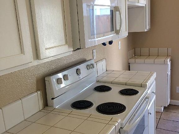 3rd image of 6211 Howard Ave
