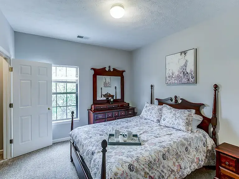 Georgetown Oaks Apartments — Photo 23