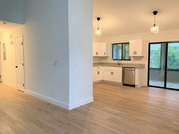 3rd image of 344 Jacksonville Ct