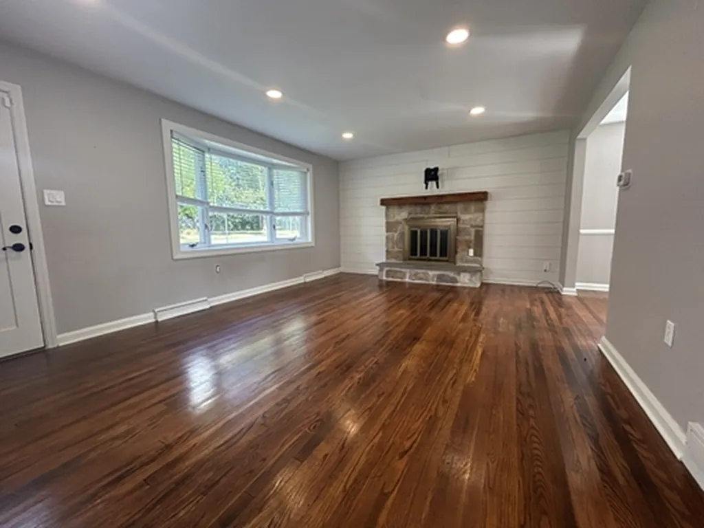 3 bed, 2.5 bath, 1519 sqft, $2,500 — Photo 3