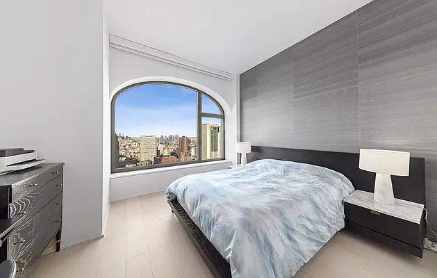 Rented by R New York | media 18