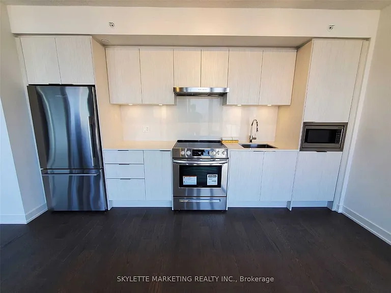 25 Richmond St E #1917 — Photo 4