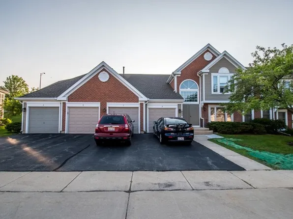 1890 Fox Run Dr #D4, Elk Grove Village, IL 60007