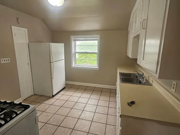 7135-7137 W Bluemound Rd. (Duplex), 7135-7137 W Bluemound Rd, Milwaukee, WI 53213