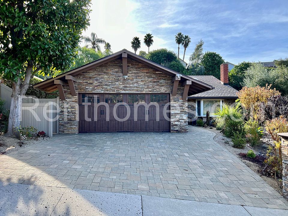 1st image of 9617 Benavente St