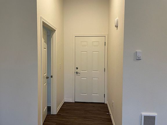 5th image of 1910 E Mill Plain Blvd #302