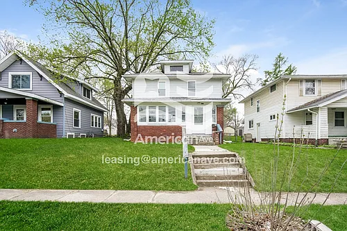 228 E Victoria St Photo 1