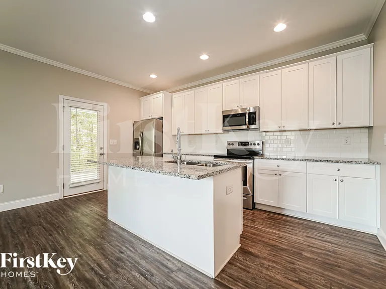 8 E Newnan Rd #A — Photo 4