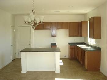 5th image of 928 W Busa Dr