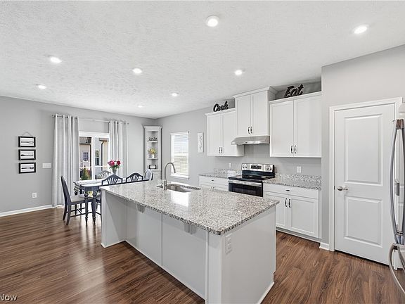 5th image of 1595 Crescent Dr
