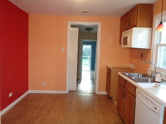 4th image of 15953 Lockwood Ave