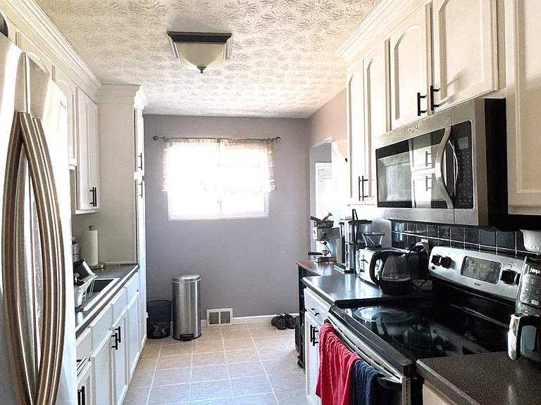 6051 Robert Dr — Photo 19