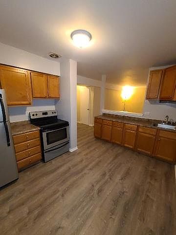 1st image of 555 W Stratford Pl APT 204