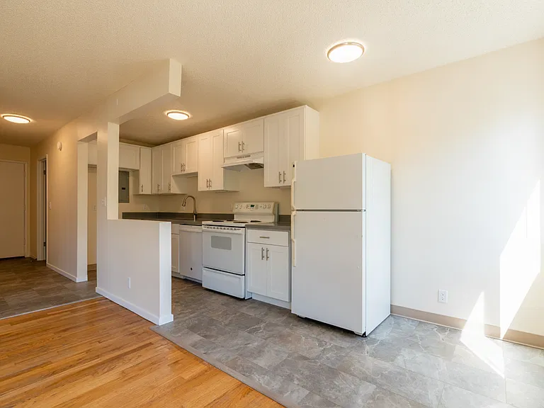 Lake Vista Apartments — Photo 14