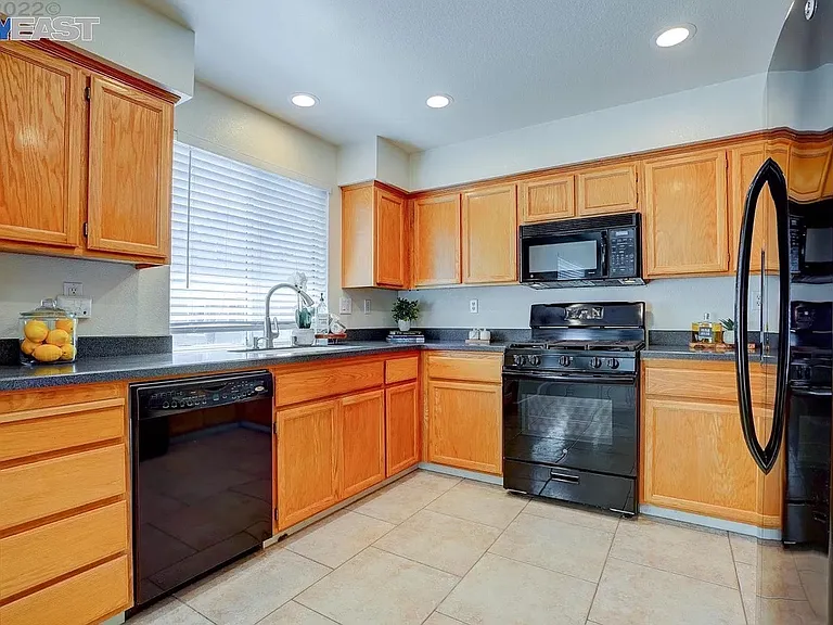 203 Swan Ct #203 — Photo 20