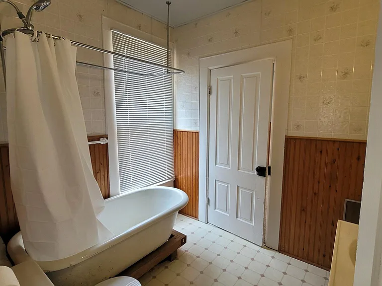 632 Walnut St SW — Photo 10