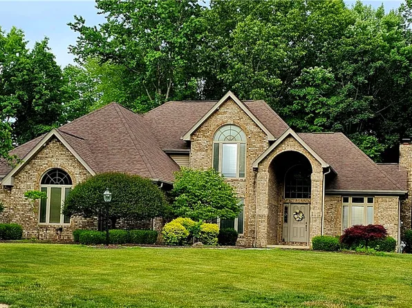 2375 Twelve Oaks Dr, Hermitage, PA 16148