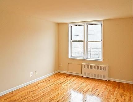 3rd image of 3324 Parsons Blvd APT 2H