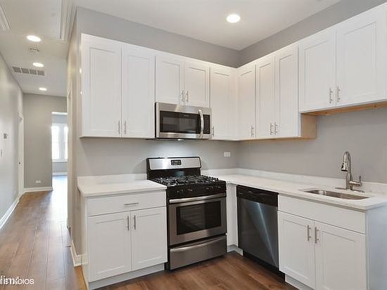 1st image of 1938 N Rockwell St #2