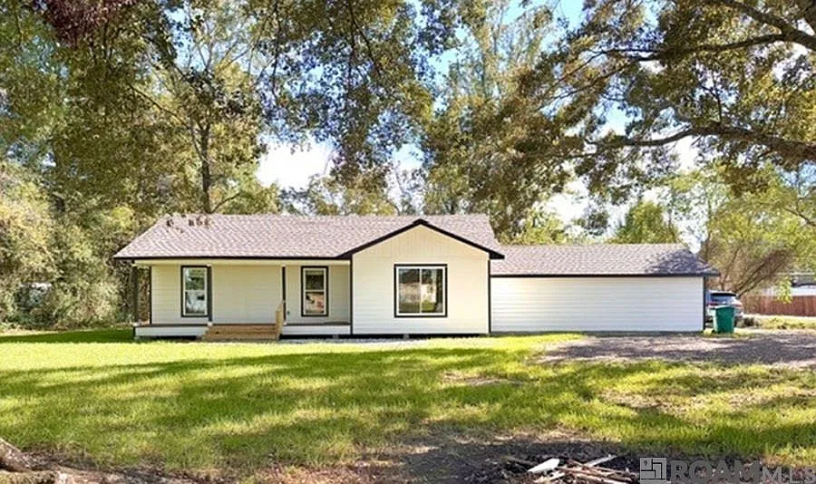 11605 Highway 190