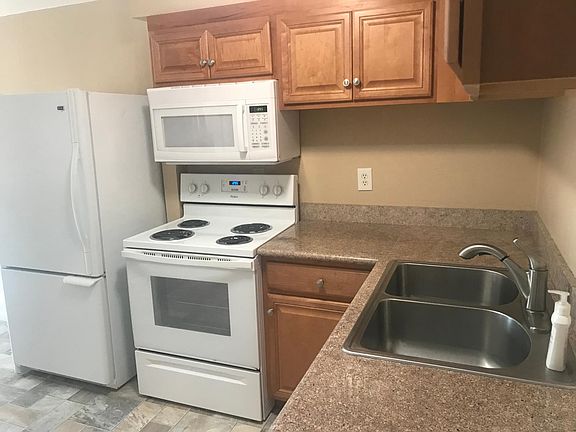 2nd image of 141 Westmoor Ave #1
