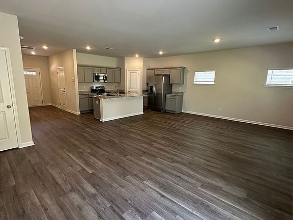 5th image of 331 S Lake Ct