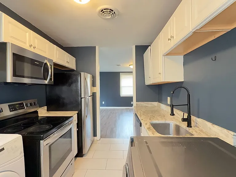 1308 Elder Ave — Photo 2
