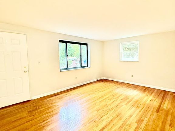 4th image of 3447-3453 Evergreen Rd #12