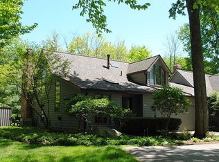 54 Windward Ln, Chagrin Falls, OH 44023