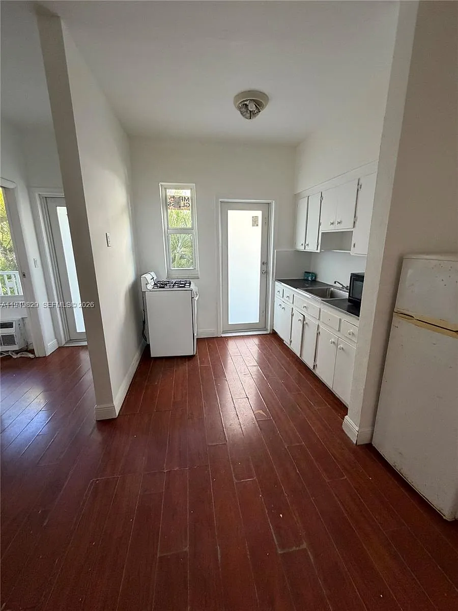 Building Photo - 1026 Euclid Ave #6