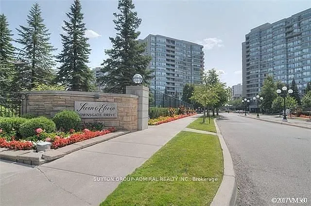 11 Townsgate Dr — Photo 1