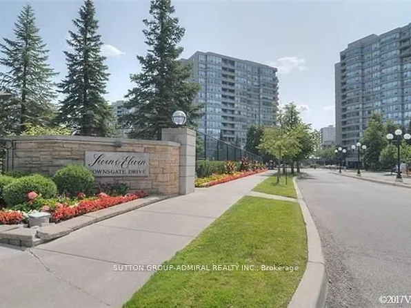 11 Townsgate Dr #1002, Vaughan, ON L4J 8G4