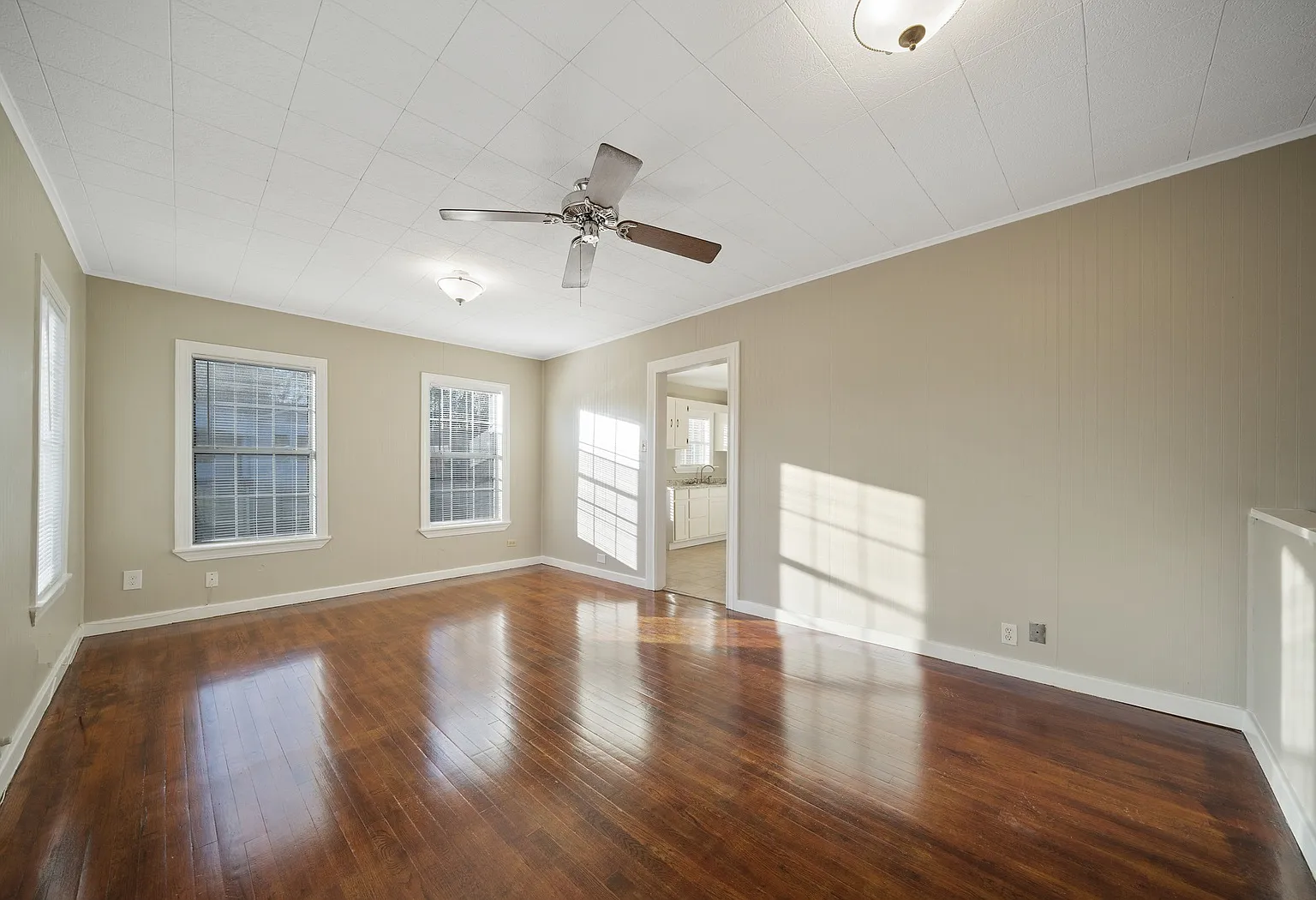 3 bed, 1015 sqft, $1,350 — Photo 3