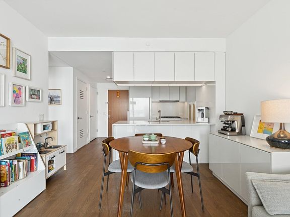 4th image of 99 Hudson St #3712
