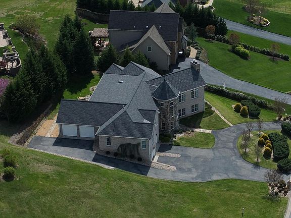 4th image of 700 Highland Dr