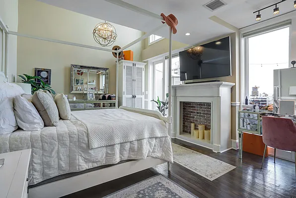 Sold by Casandra Properties Inc. | media 14