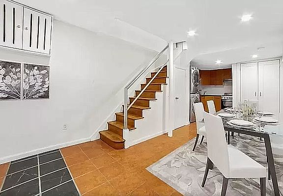 4th image of 313 E 78th St #1H
