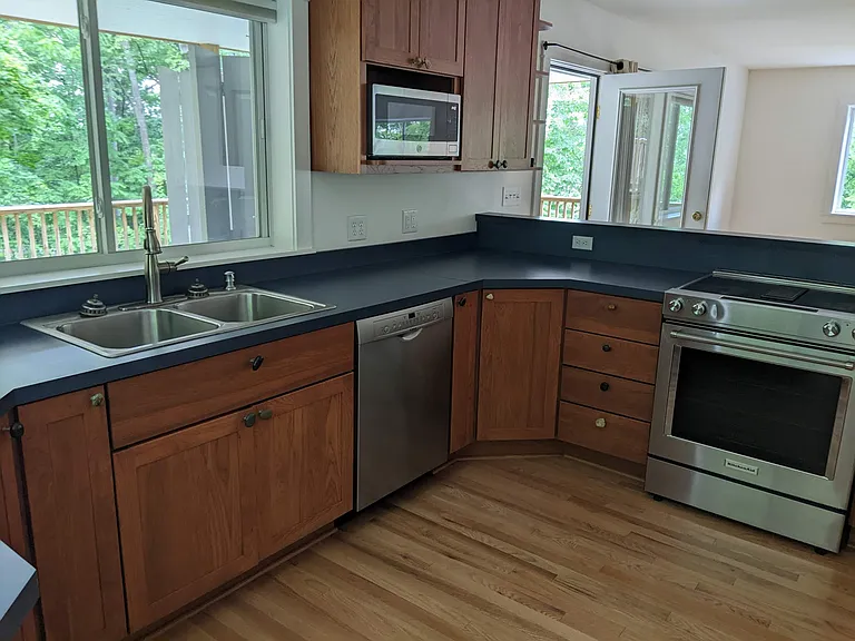 32 Maplewood Rd #A — Photo 4