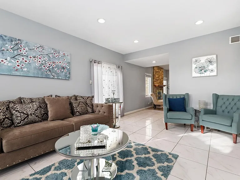 520 N Veterans Pkwy — Photo 7