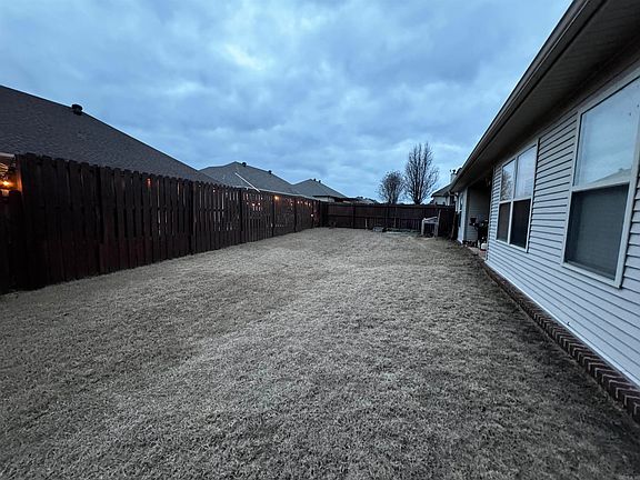 2nd image of 1803 White Oak Cir